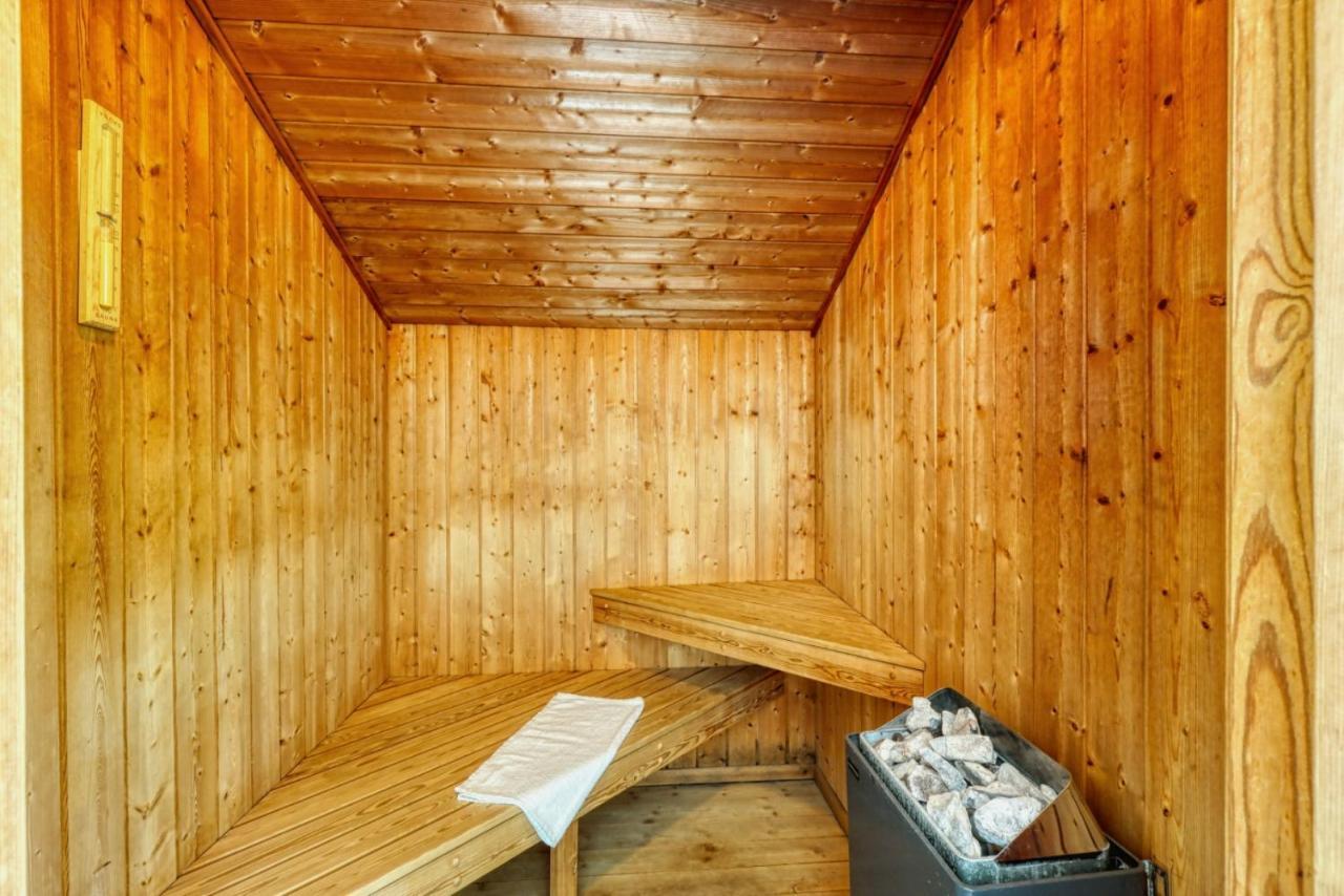 Kranich Mit Innenpool Ferienhaus *