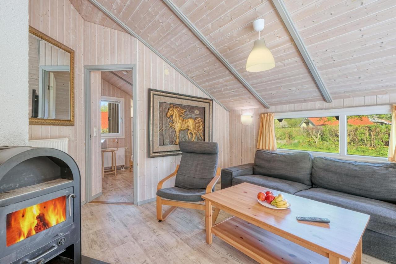Ferienhaus Kranich Mit Innenpool